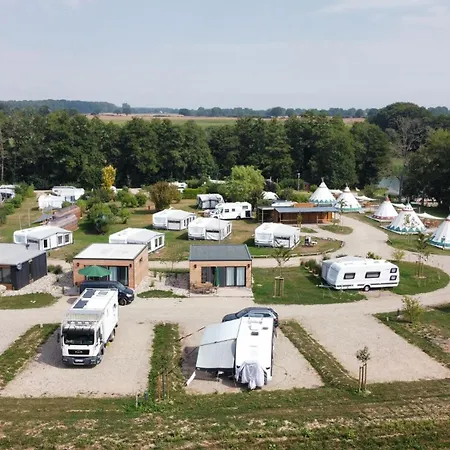 George Glamper Nordlicht Dom wakacyjny Belau